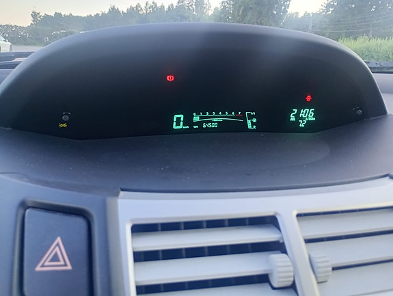 Toyota Yaris 12 of 14