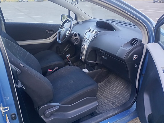 Toyota Yaris 11 of 14