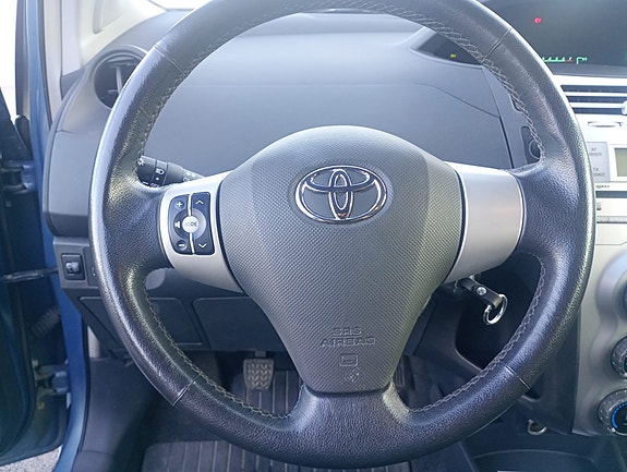 Toyota Yaris 9 of 14