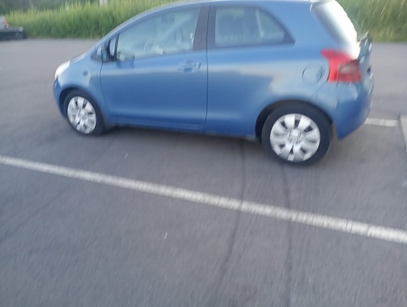 Toyota Yaris 7 of 14