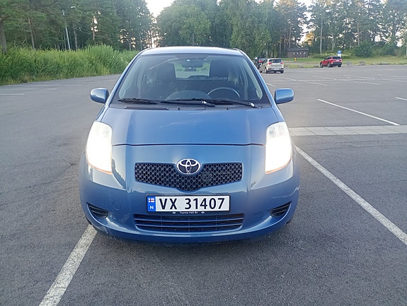Toyota Yaris 3 of 14