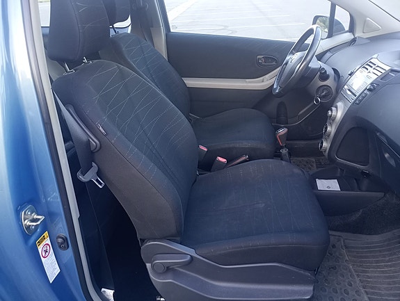Toyota Yaris 13 of 14
