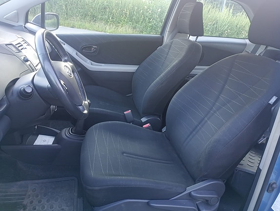 Toyota Yaris 10 of 14