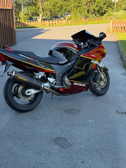 Honda CBR 1100 XX 5 of 9