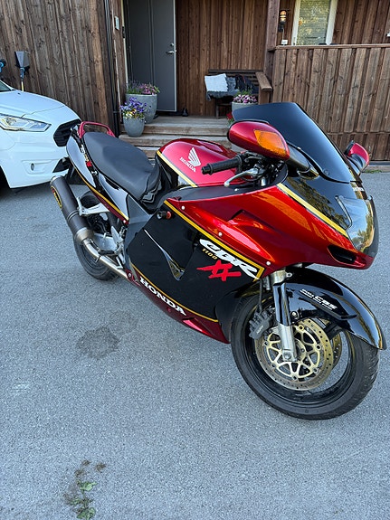 Honda CBR 1100 XX 2 of 9