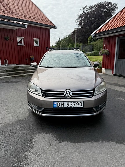 Volkswagen Passat 2 of 5