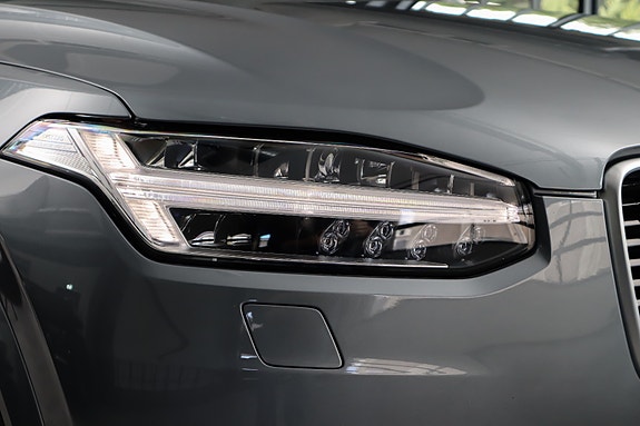 Volvo XC90 4 of 30