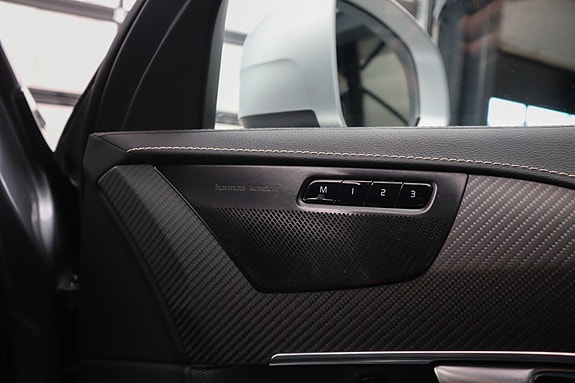 Volvo XC90 30 of 30