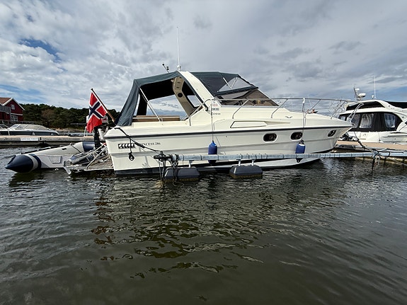 Princess Riviera 30 fot, med Volvo Penta D3 2009, lugar med dør og L-kjøkken 5 of 30