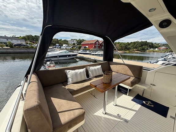 Princess Riviera 30 fot, med Volvo Penta D3 2009, lugar med dør og L-kjøkken 6 of 30