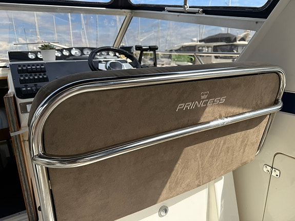 Princess Riviera 30 fot, med Volvo Penta D3 2009, lugar med dør og L-kjøkken 8 of 30