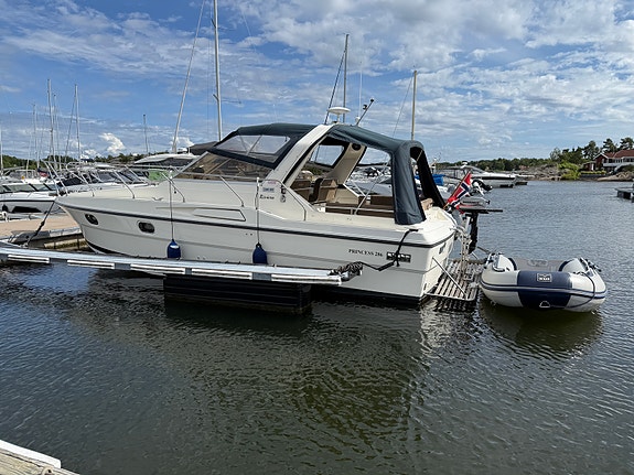 Princess Riviera 30 fot, med Volvo Penta D3 2009, lugar med dør og L-kjøkken 2 of 30