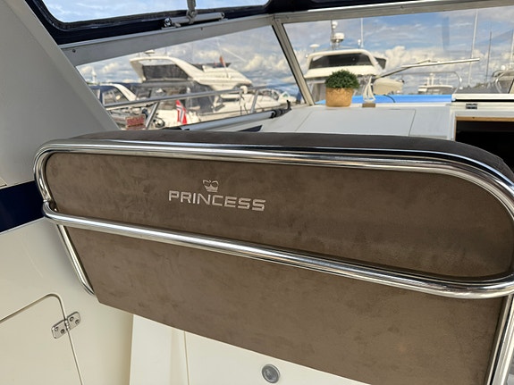 Princess Riviera 30 fot, med Volvo Penta D3 2009, lugar med dør og L-kjøkken 10 of 30