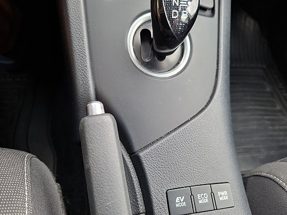 Toyota Auris 12 of 15