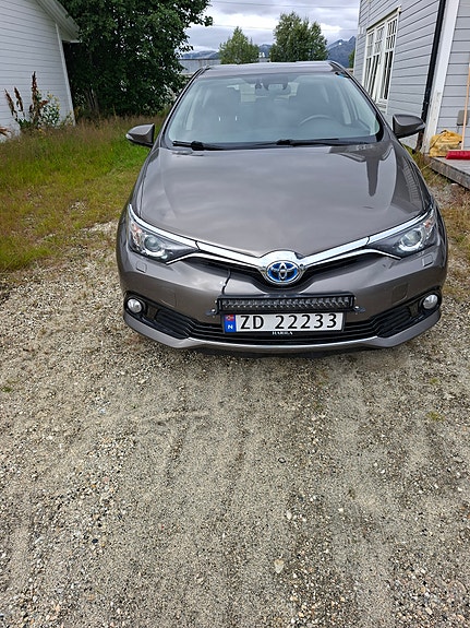 Toyota Auris 2 of 15