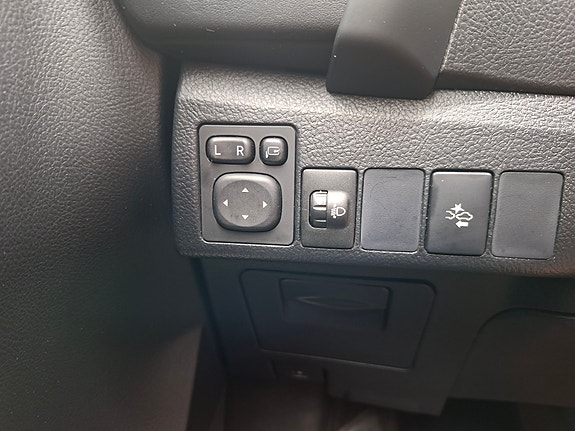 Toyota Auris 7 of 15
