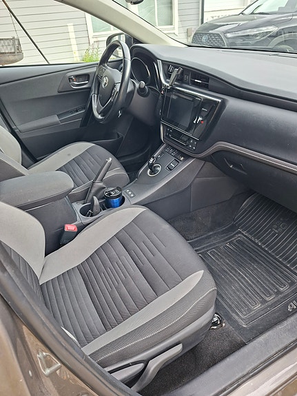 Toyota Auris 3 of 15