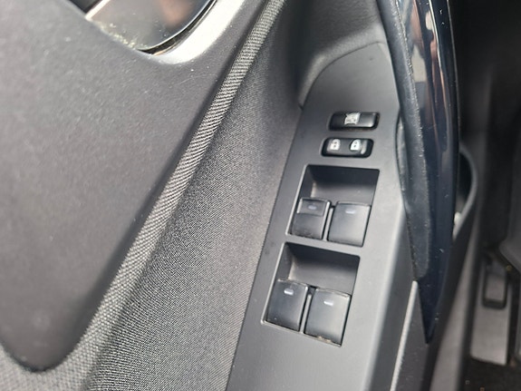 Toyota Auris 10 of 15