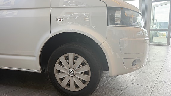 Volkswagen Caravelle 4 of 5