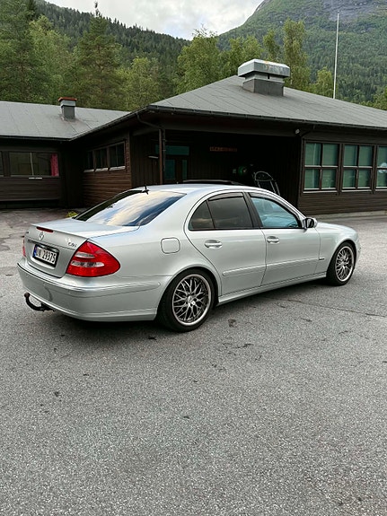 Mercedes-Benz E220 d 4 of 23