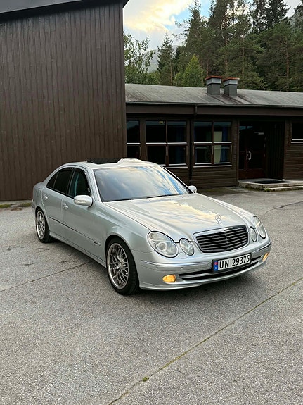 Mercedes-Benz E220 d 3 of 23
