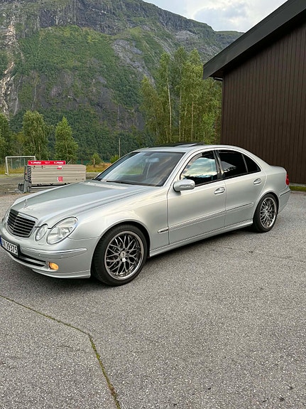 Mercedes-Benz E220 d 2 of 23