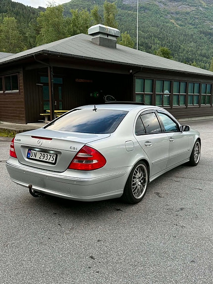 Mercedes-Benz E220 d 5 of 23