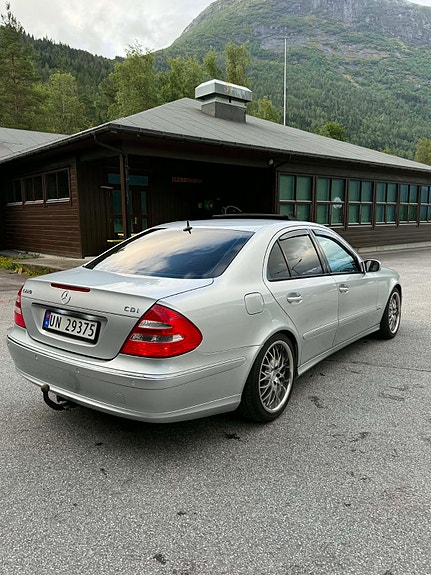 Mercedes-Benz E220 d 8 of 23