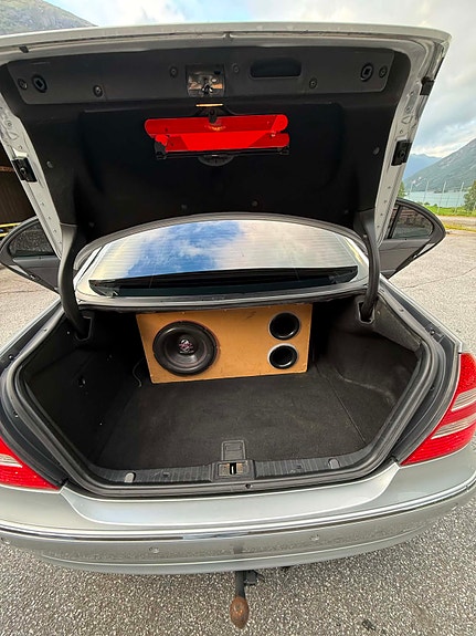 Mercedes-Benz E220 d 23 of 23