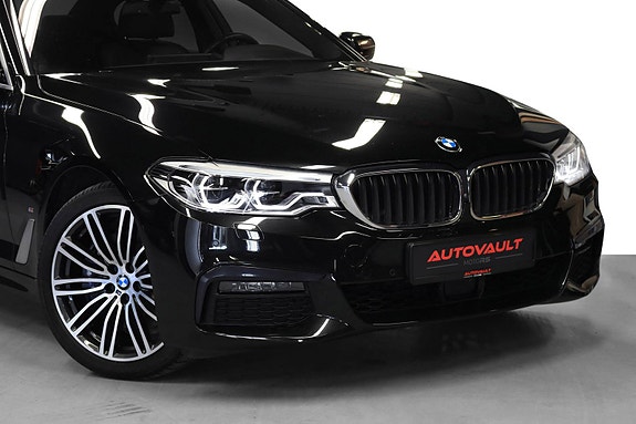 BMW 530e 2 of 5