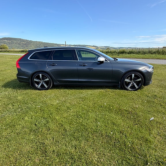 Volvo V90 2 of 30