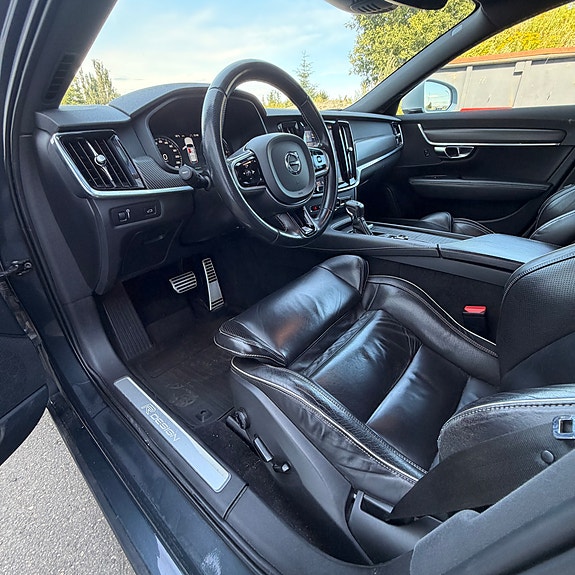 Volvo V90 26 of 30