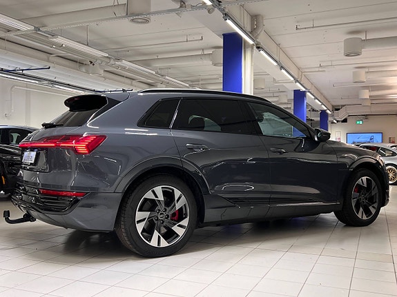 Audi Q8 e-tron 3 of 5