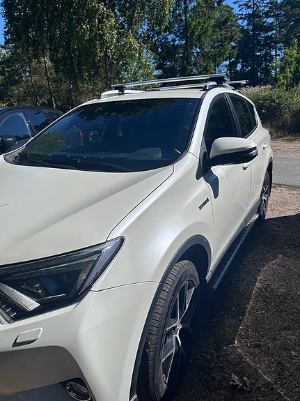 Toyota RAV4 4 of 5