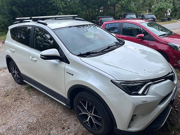 Toyota RAV4 3 of 5