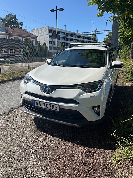 Toyota RAV4 2 of 5