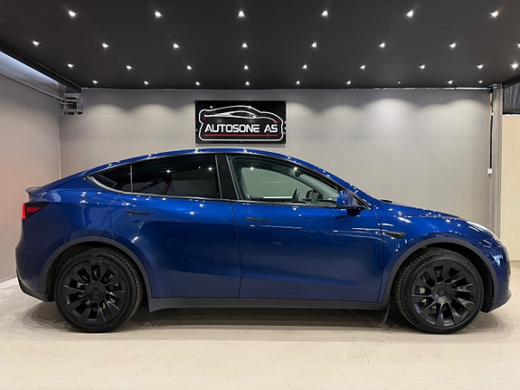 Tesla Model Y 6 of 30