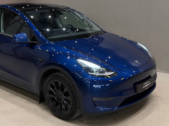 Tesla Model Y 4 of 30