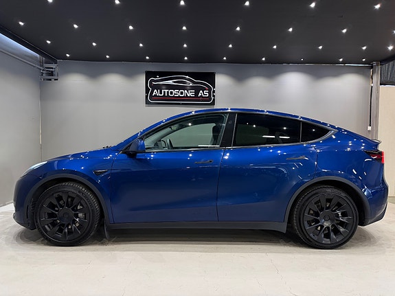 Tesla Model Y 7 of 30
