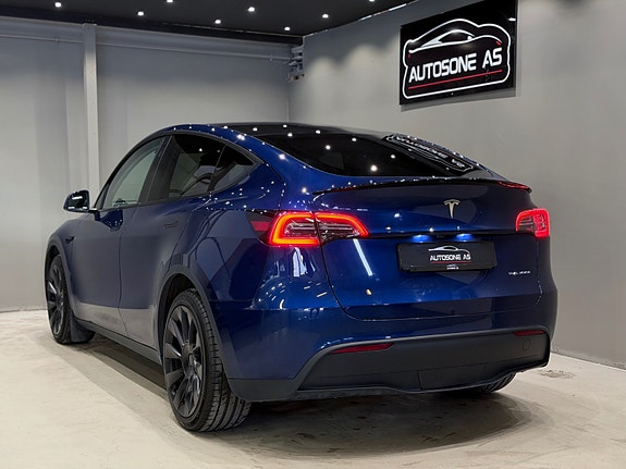 Tesla Model Y 9 of 30