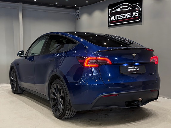 Tesla Model Y 10 of 30