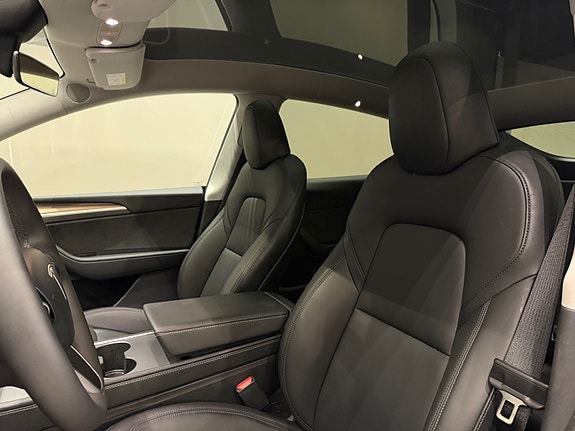 Tesla Model Y 19 of 30