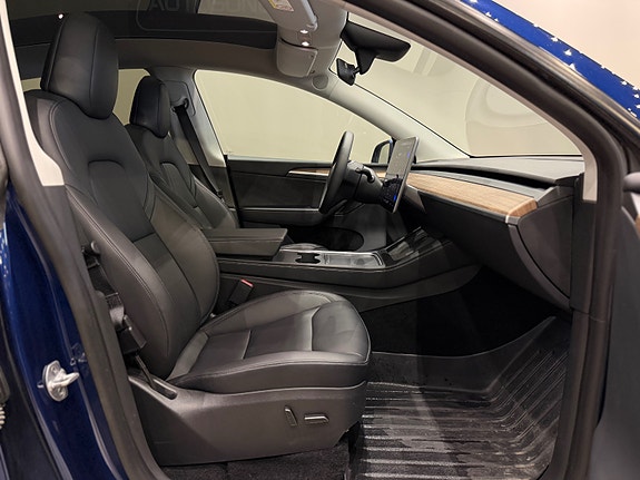 Tesla Model Y 20 of 30