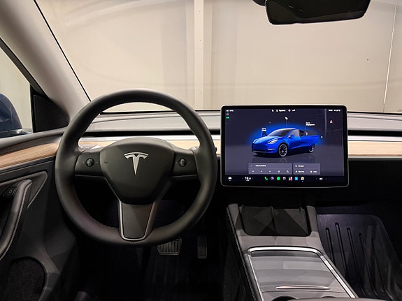 Tesla Model Y 27 of 30