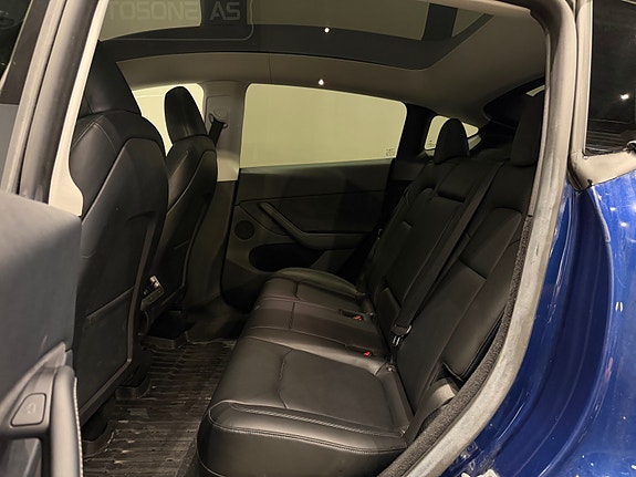 Tesla Model Y 24 of 30