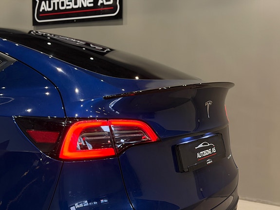 Tesla Model Y 12 of 30