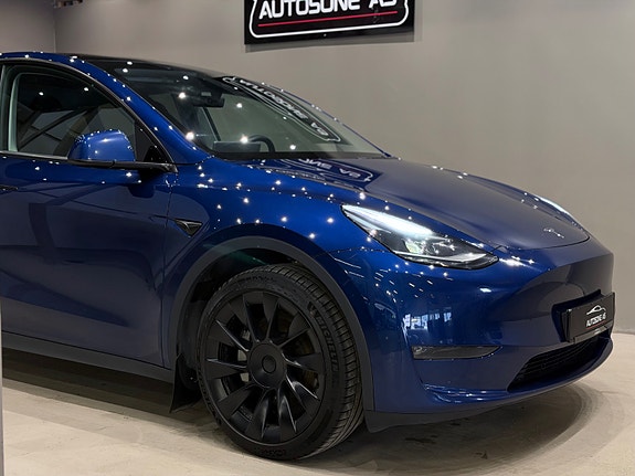 Tesla Model Y 5 of 30