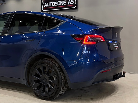 Tesla Model Y 11 of 30