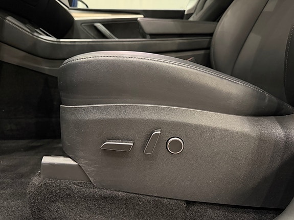 Tesla Model Y 18 of 30