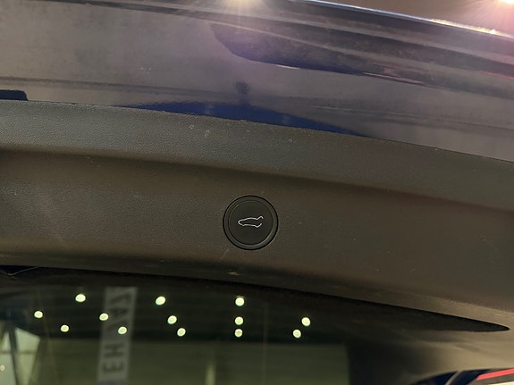Tesla Model Y 25 of 30